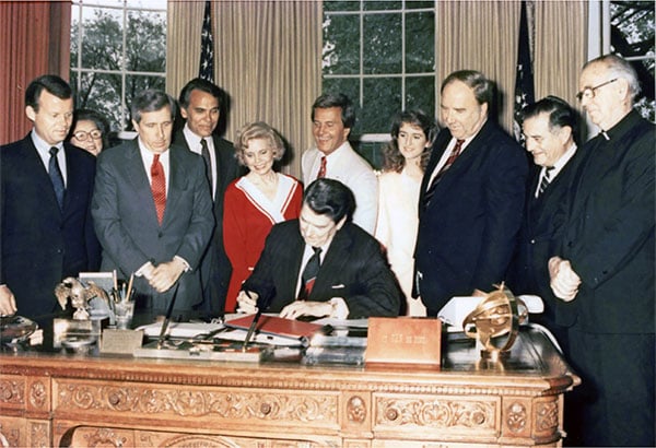 Reagan_Signing_NDP_1988